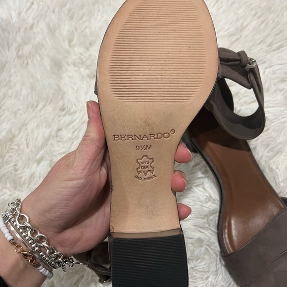 Bernardo Block Heel sandal - size 9.5 - Picture 6 of 8
